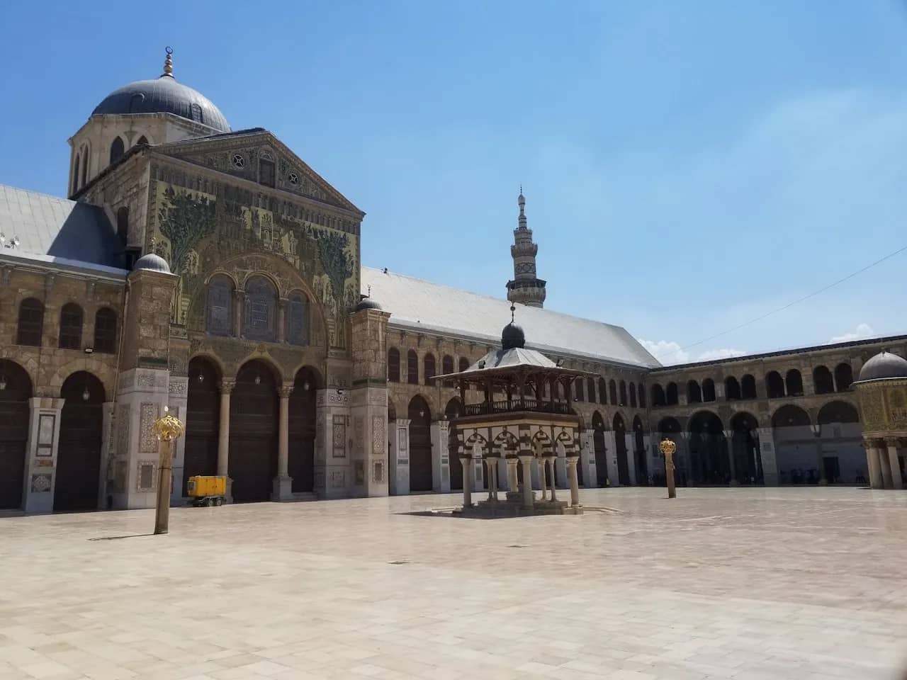 شقة جديدة بمسعى مفتوح وبلكون كبير